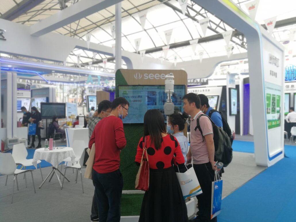 visitors-@seeed-booth-1030x773